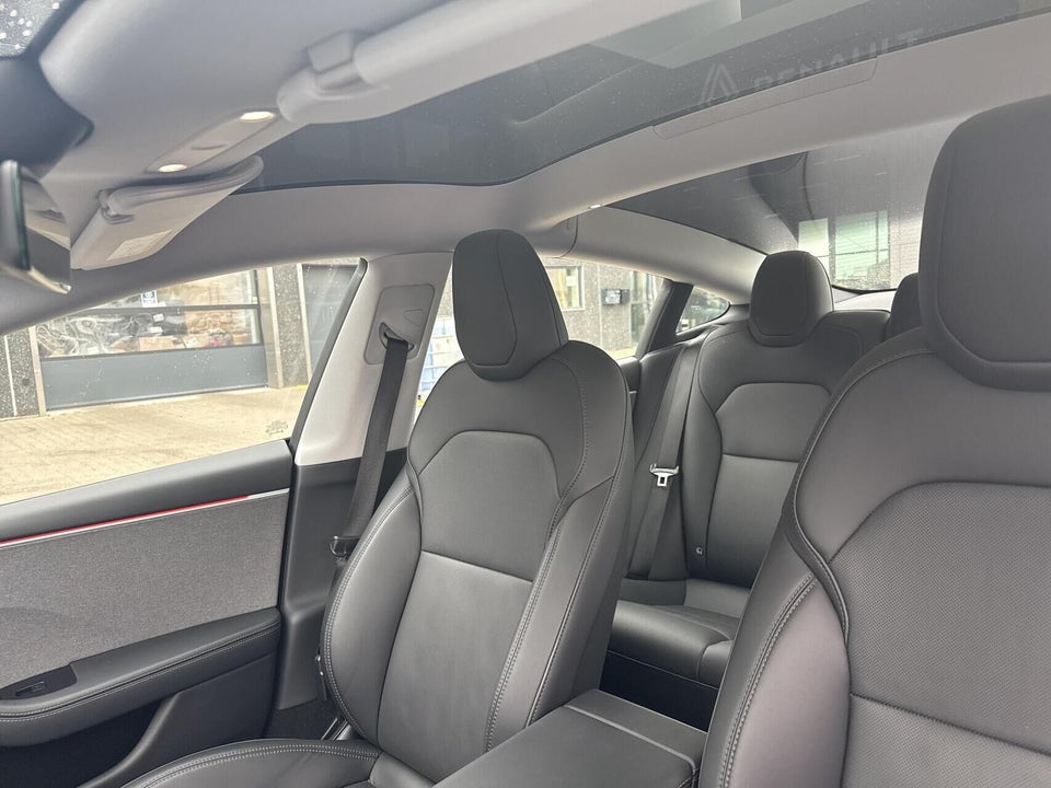 Tesla Model 3 RWD 4d