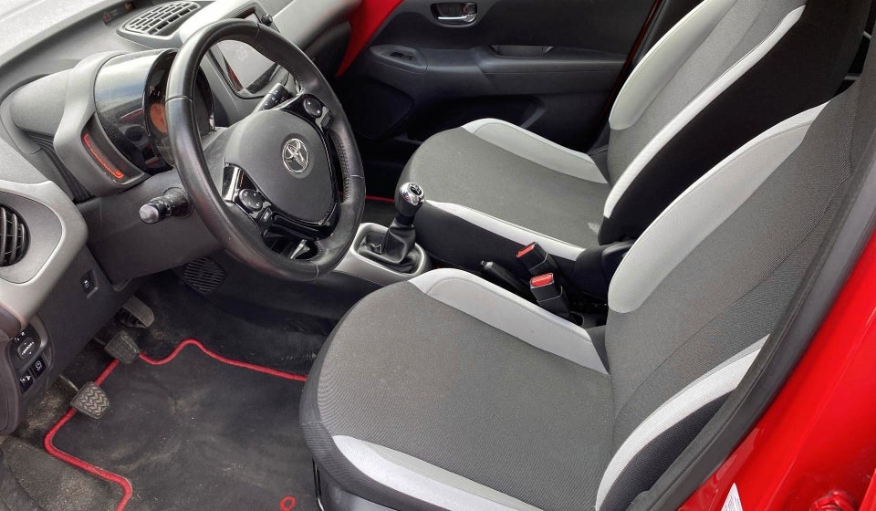 Toyota Aygo 1,0 VVT-i x-play x-touch 5d