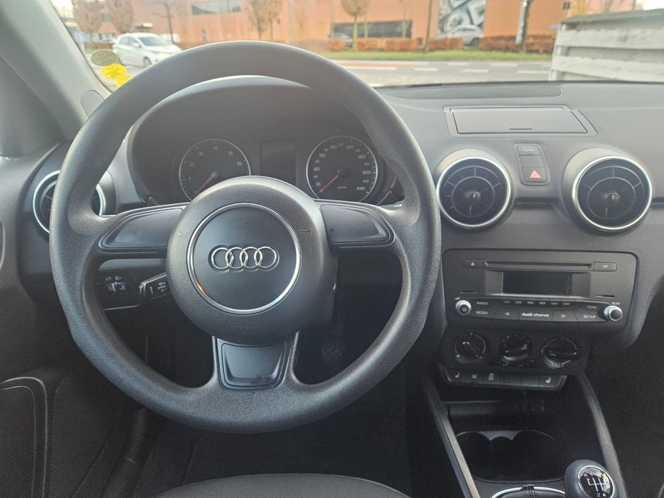 Audi A1 1,2 TFSi 86 Attraction Sportback 5d