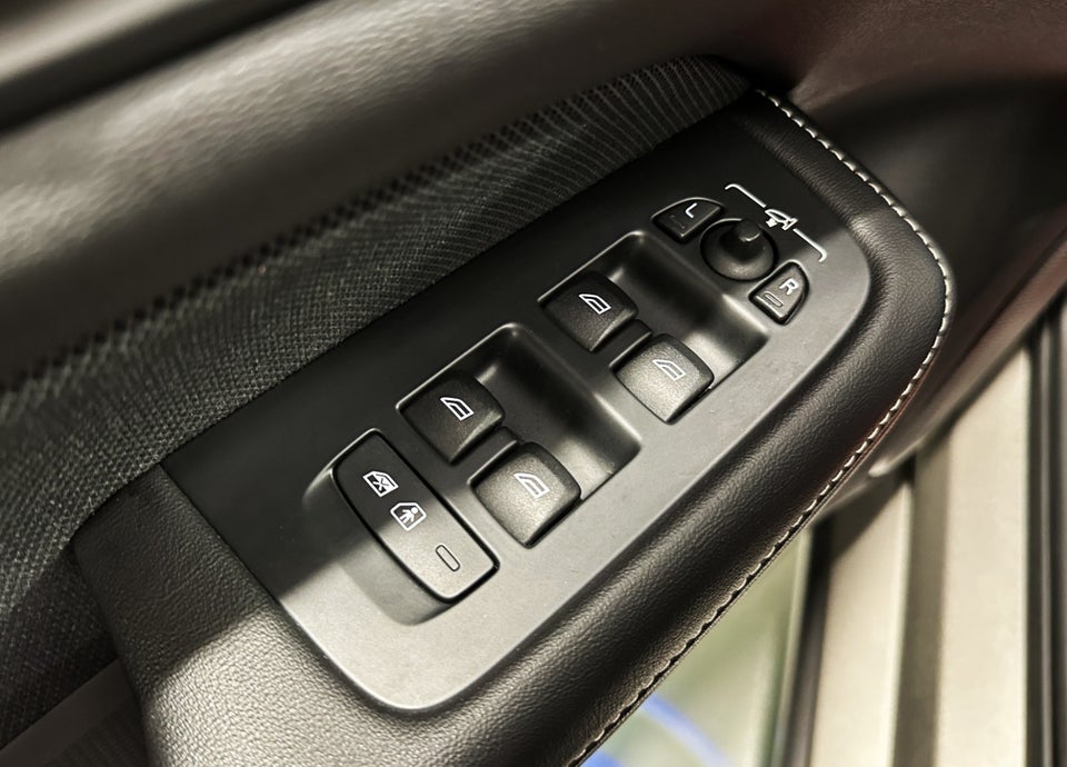 Volvo V60 2,0 T4 190 R-Design aut. 5d