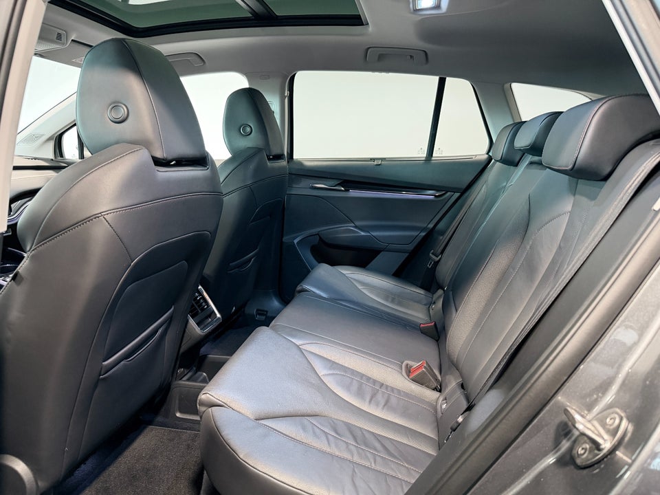 Skoda Enyaq 80 iV Suite 5d