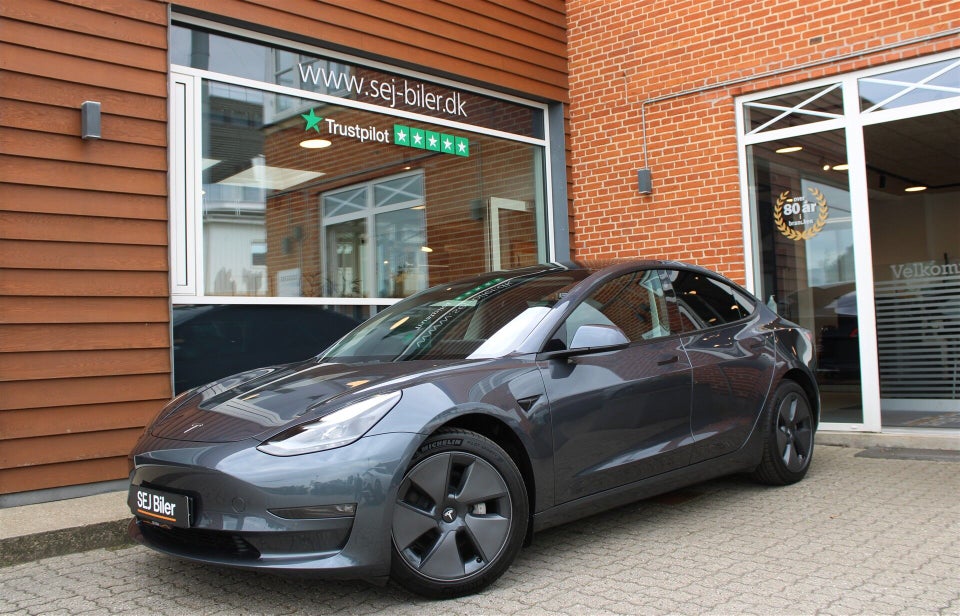Tesla Model 3 Long Range AWD 4d