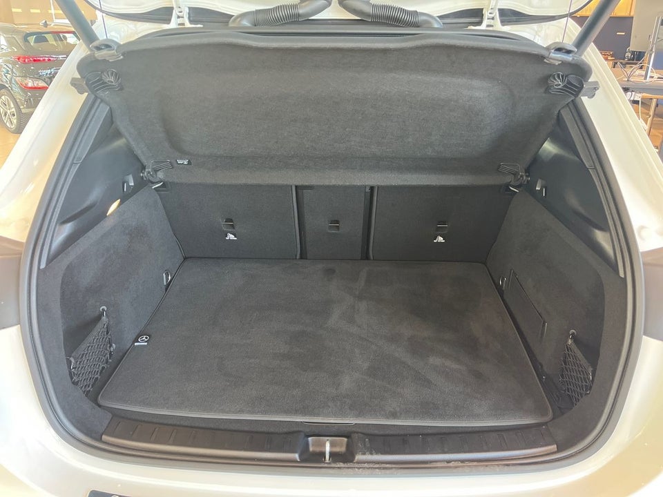 Mercedes EQA300 Progressive Advance 4Matic 5d