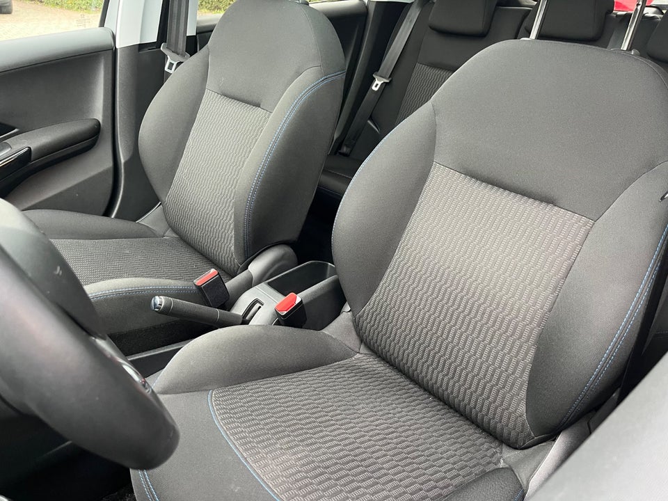 Peugeot 208 1,2 PureTech 82 Signature Sky 5d