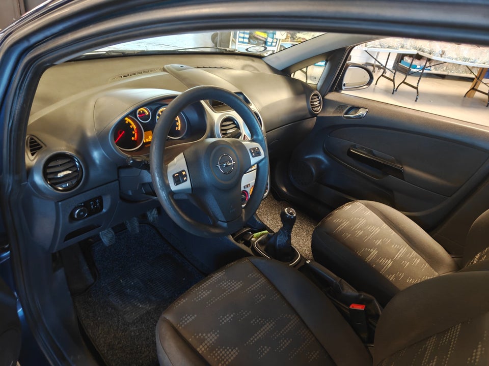 Opel Corsa 1,2 16V Cosmo 5d