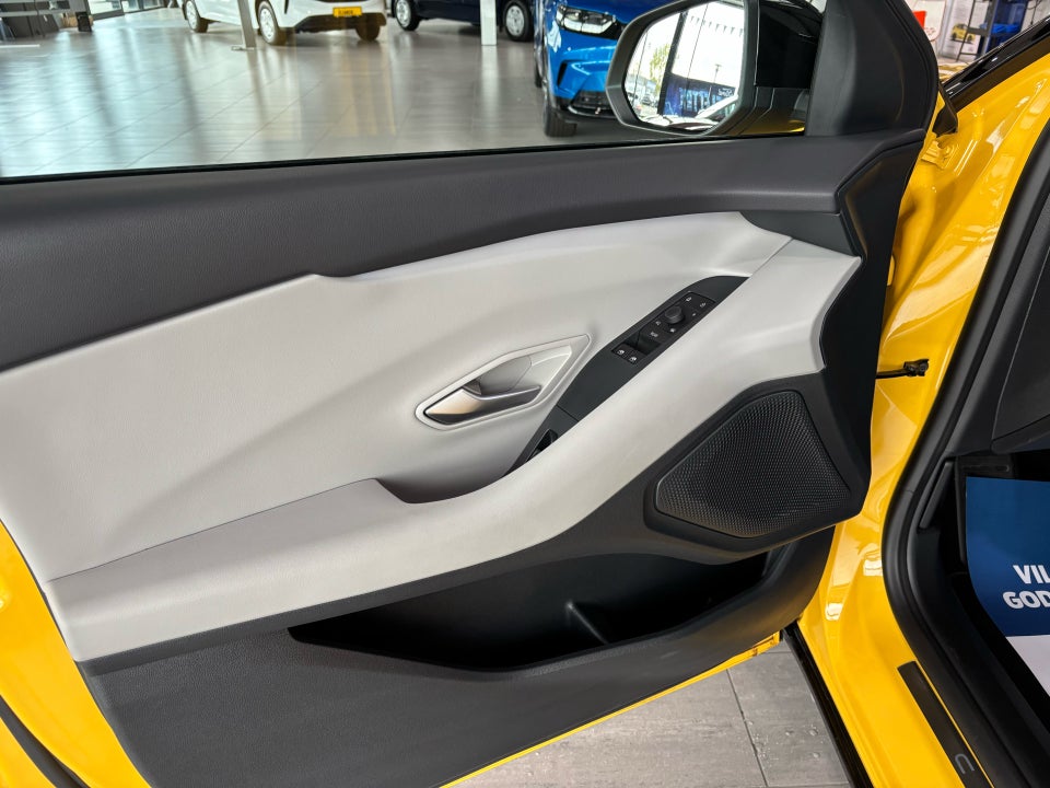 Ford Capri 82 Premium Extended Range 5d