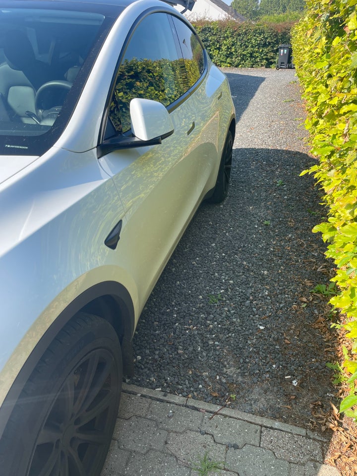 Tesla Model Y Long Range AWD 5d