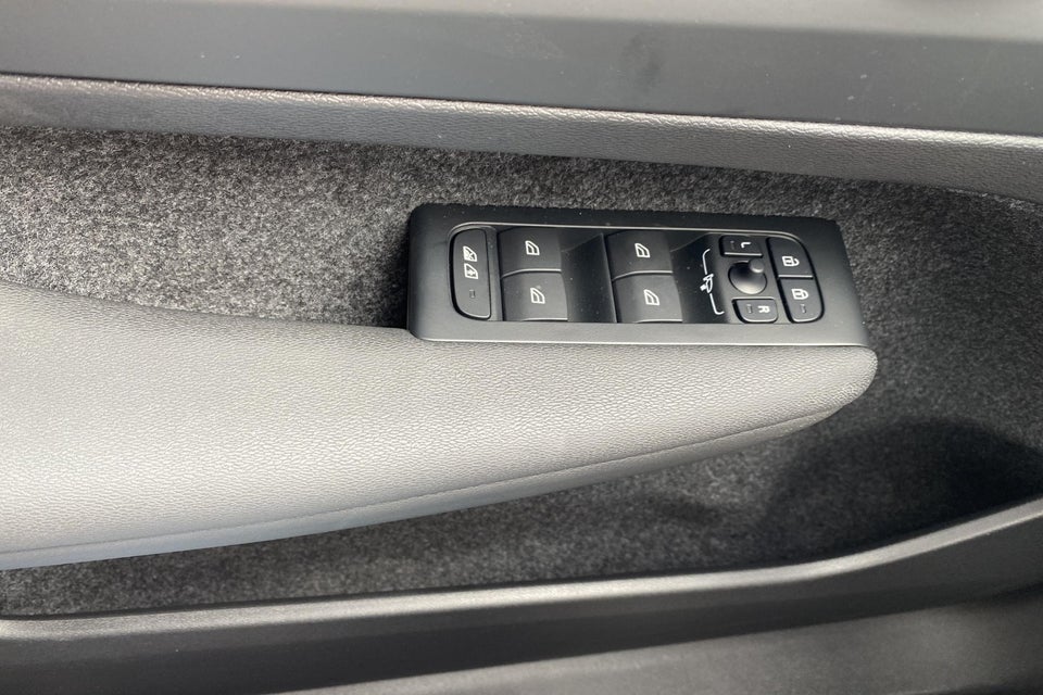 Volvo EX40 Extended Range Black Edition 5d