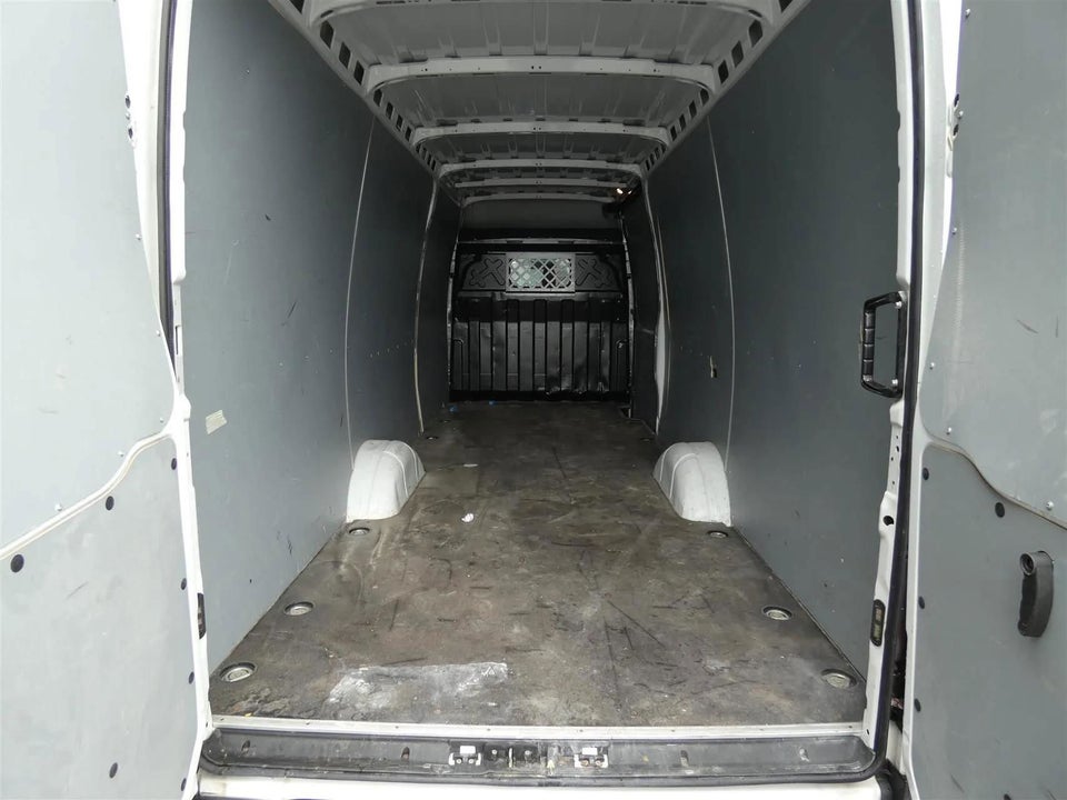 Iveco Daily 2,3 35S16 16m³ Van AG8