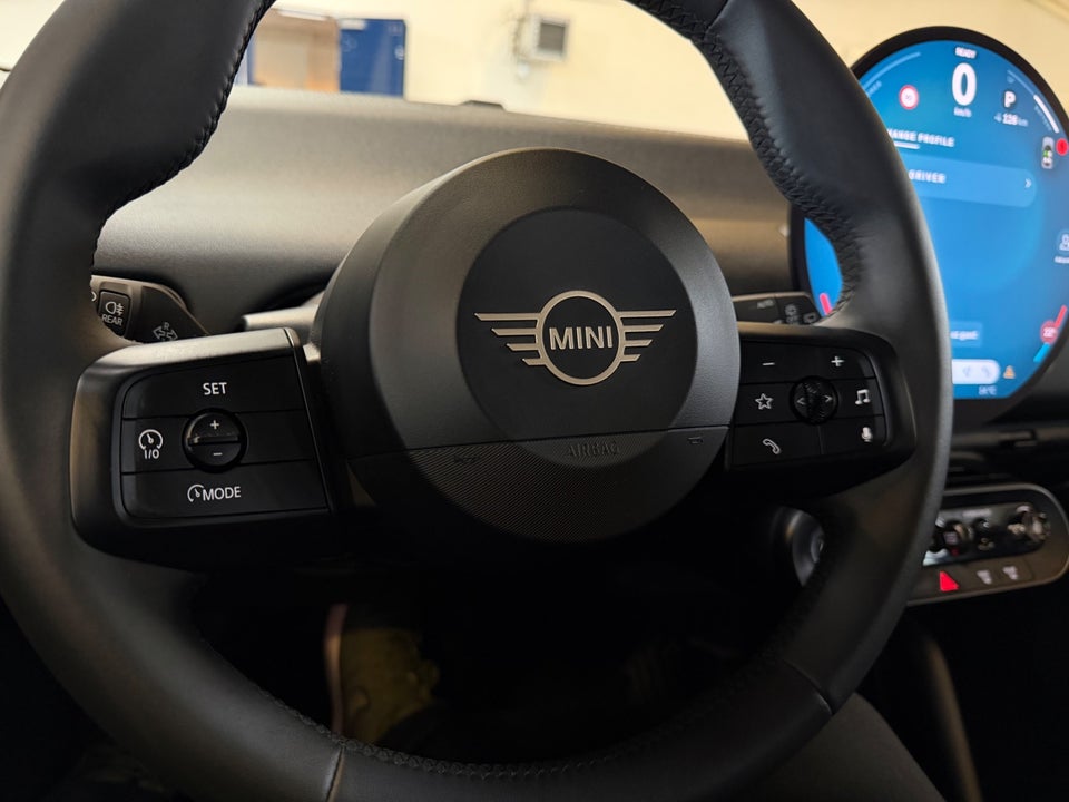 MINI Cooper SE Essential 3d