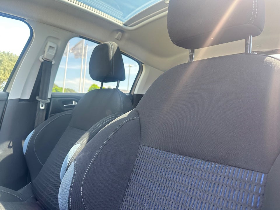 Peugeot 208 1,2 VTi Allure Sky 5d