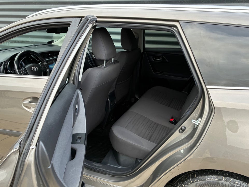 Toyota Auris 1,8 Hybrid H2 Comfort Touring Sports CVT 5d