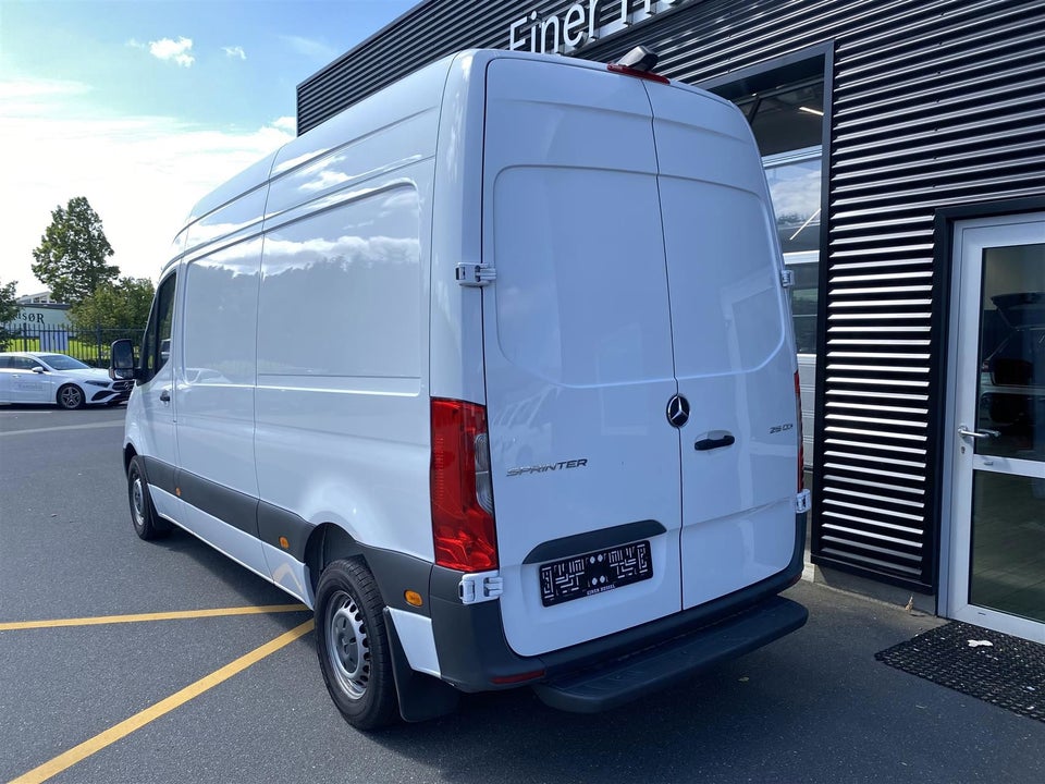 Mercedes Sprinter 215 2,0 CDi A2 Kassevogn aut. FWD