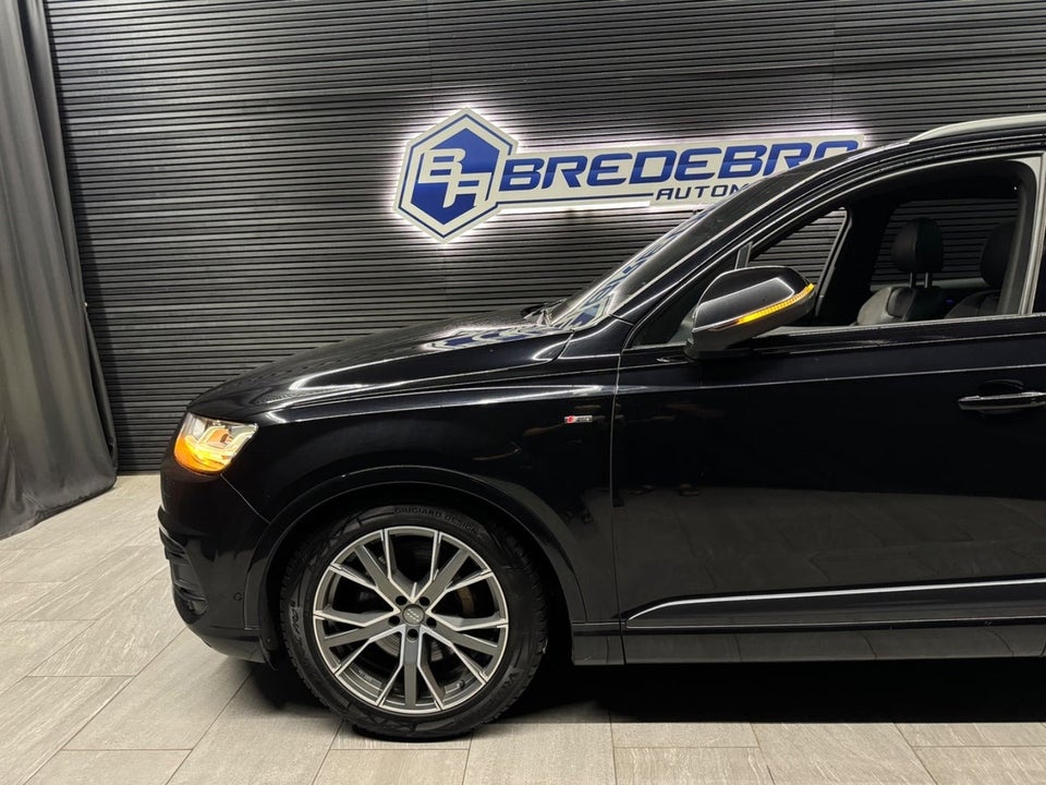 Audi Q7 3,0 TDi 272 S-line quattro Tiptr. 7prs 5d