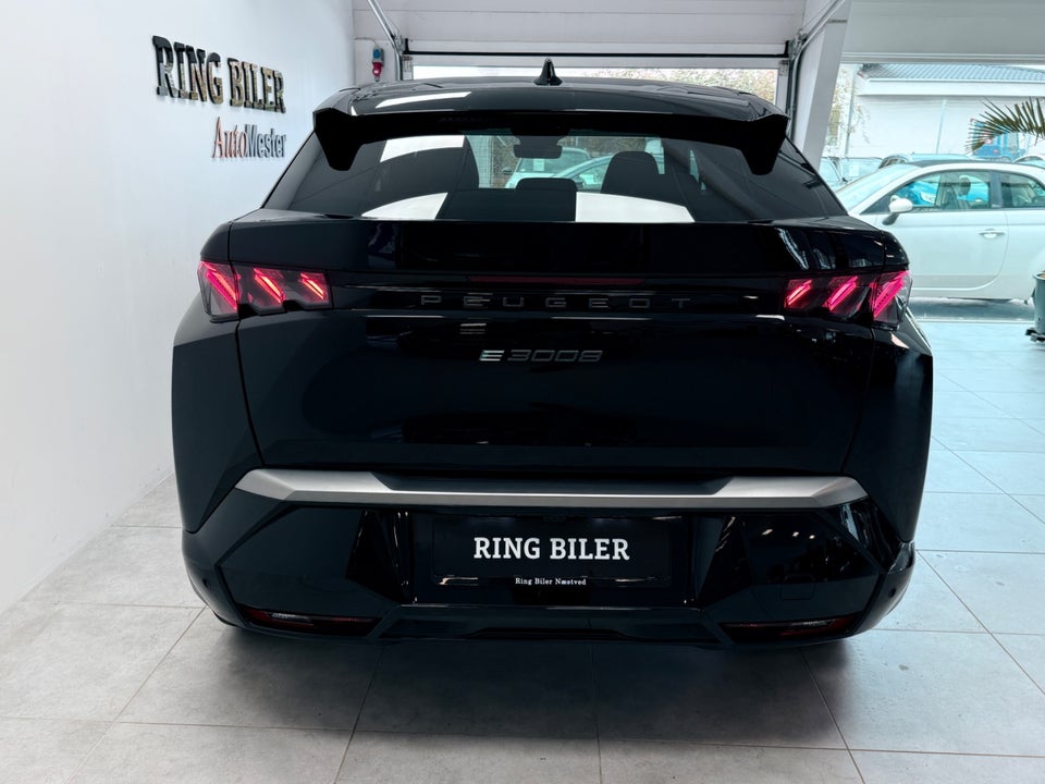 Peugeot e-3008 77 GT Pack 5d