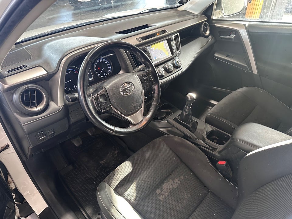 Toyota RAV4 2,0 D-4D T2 5d