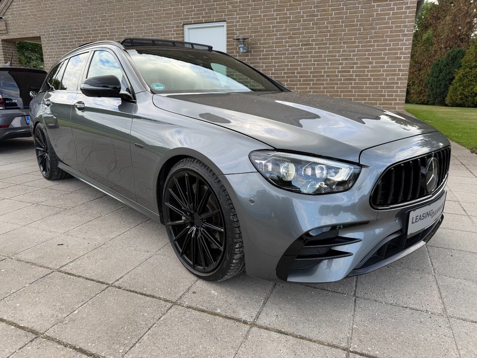 Mercedes E300 de 2,0 AMG Line stc. aut. 4Matic 5d