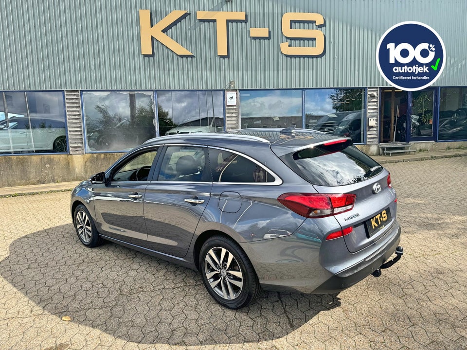 Hyundai i30 1,6 CRDi 110 Premium stc. 5d