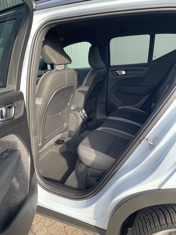 Volvo XC40 ReCharge Extended Range Plus 5d