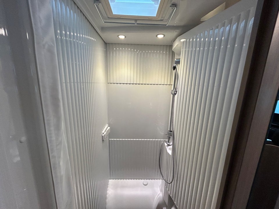 Carado V347 PRO+ 2,2 JTD 140 aut. 2d