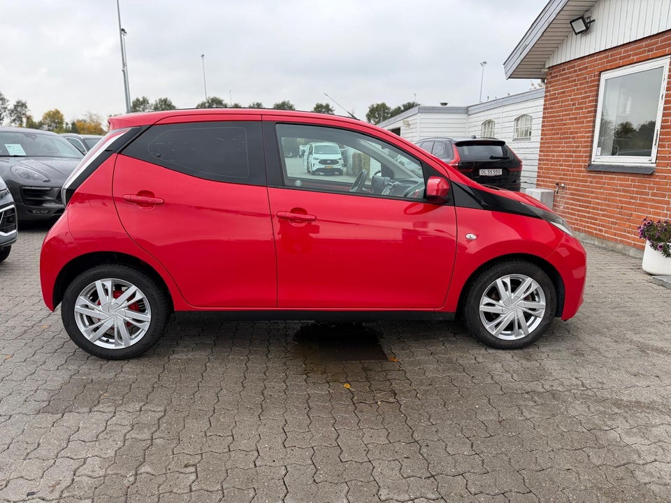 Toyota Aygo 1,0 VVT-i x-wave Sky 5d