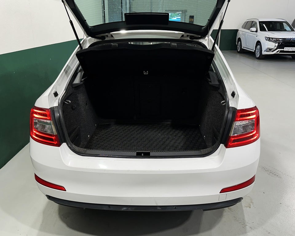Skoda Octavia 1,6 TDi 110 Style DSG 5d