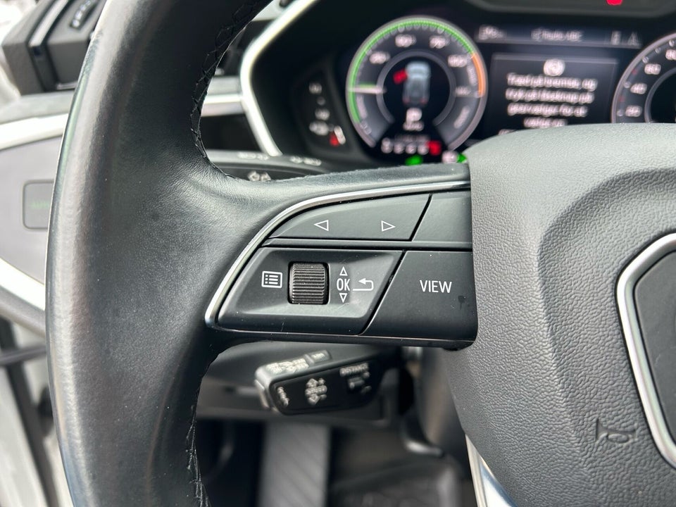 Audi Q3 45 TFSi e Attitude plus S-tr. 5d