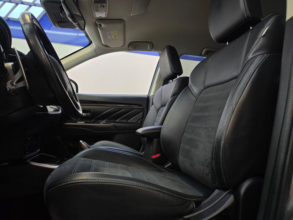 Mitsubishi Outlander 2,4 PHEV Intro Edition CVT 4WD 5d