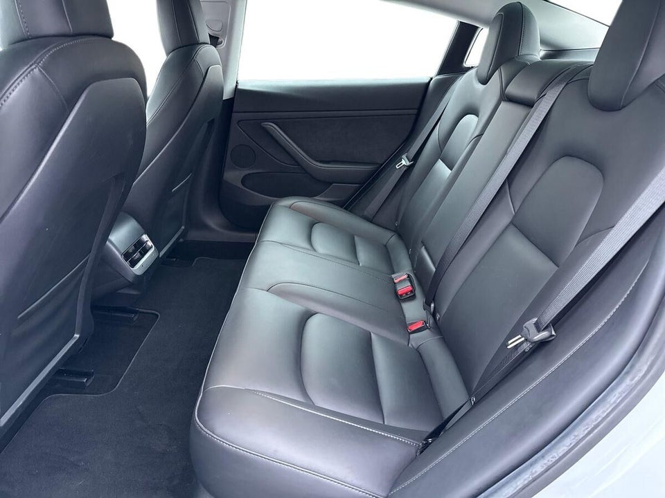 Tesla Model 3 Standard Range+ RWD 4d