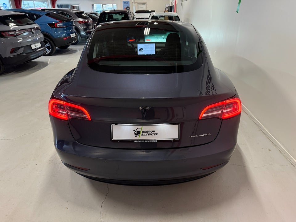 Tesla Model 3 Long Range AWD 4d