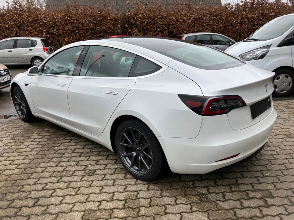 Tesla Model 3 Standard Range+ RWD 4d