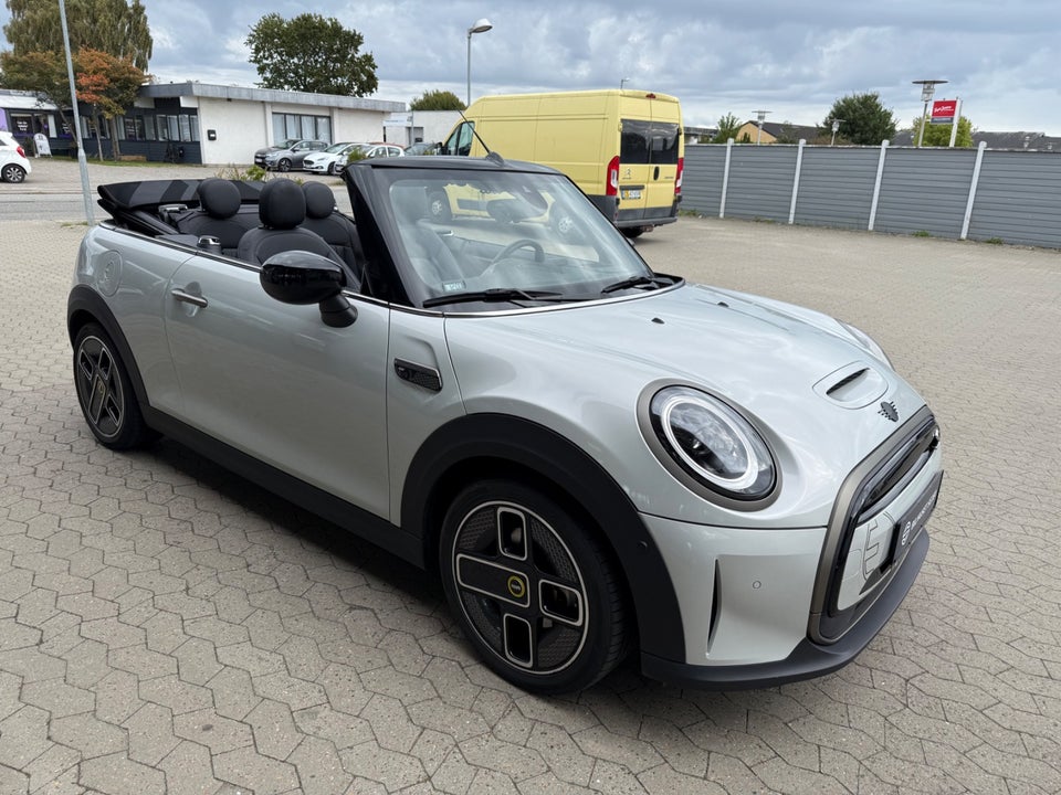 MINI Cooper SE Cabriolet 2d