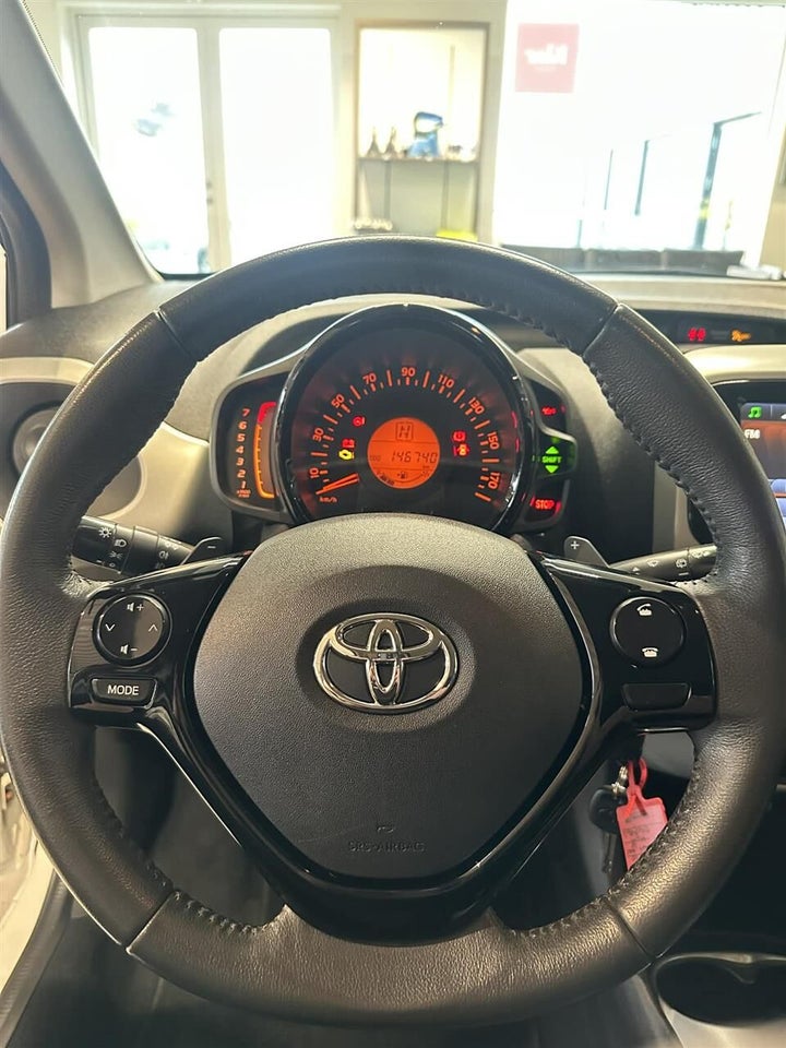 Toyota Aygo 1,0 VVT-i x-press x-shift 5d
