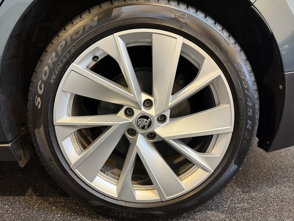 Skoda Enyaq 80 iV ecoSuite 5d