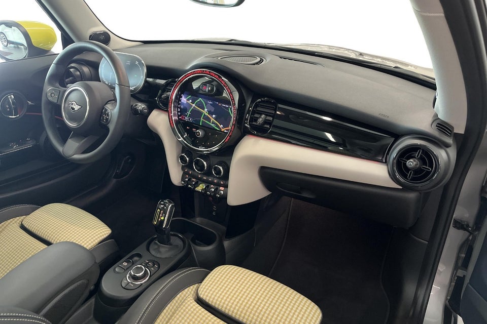 MINI Cooper SE Essential 3d