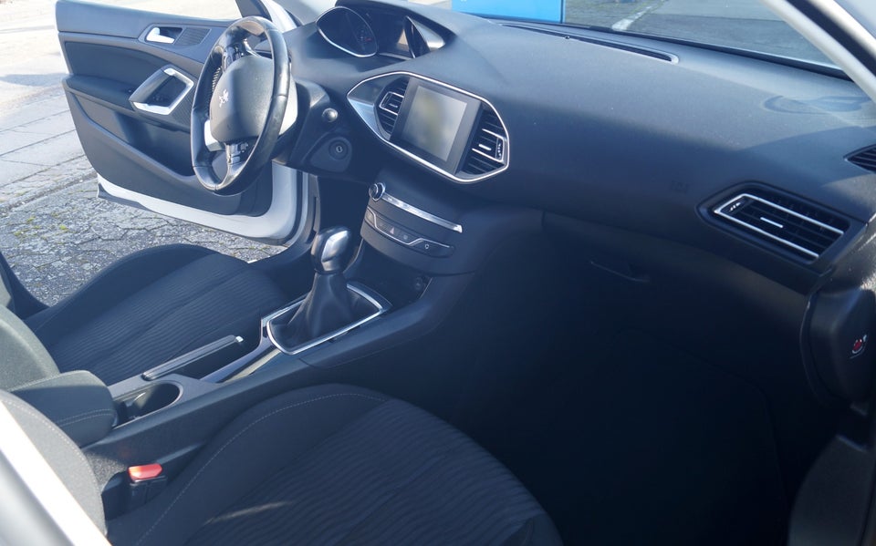 Peugeot 308 1,2 e-THP 110 Active SW 5d