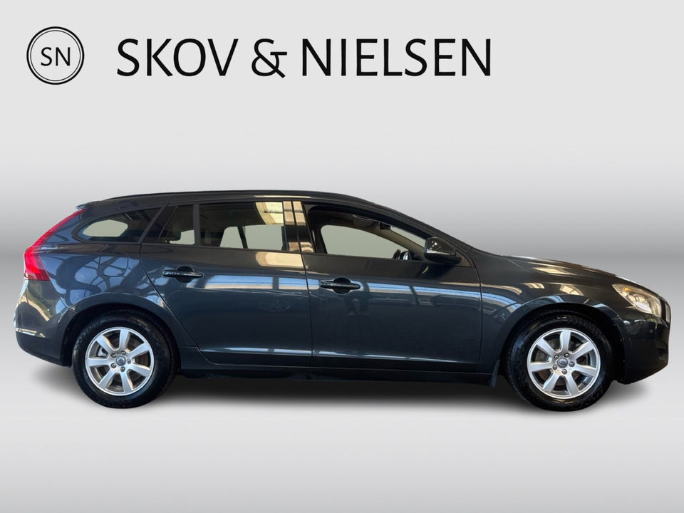 Volvo V60 1,6 DRIVe Momentum 5d