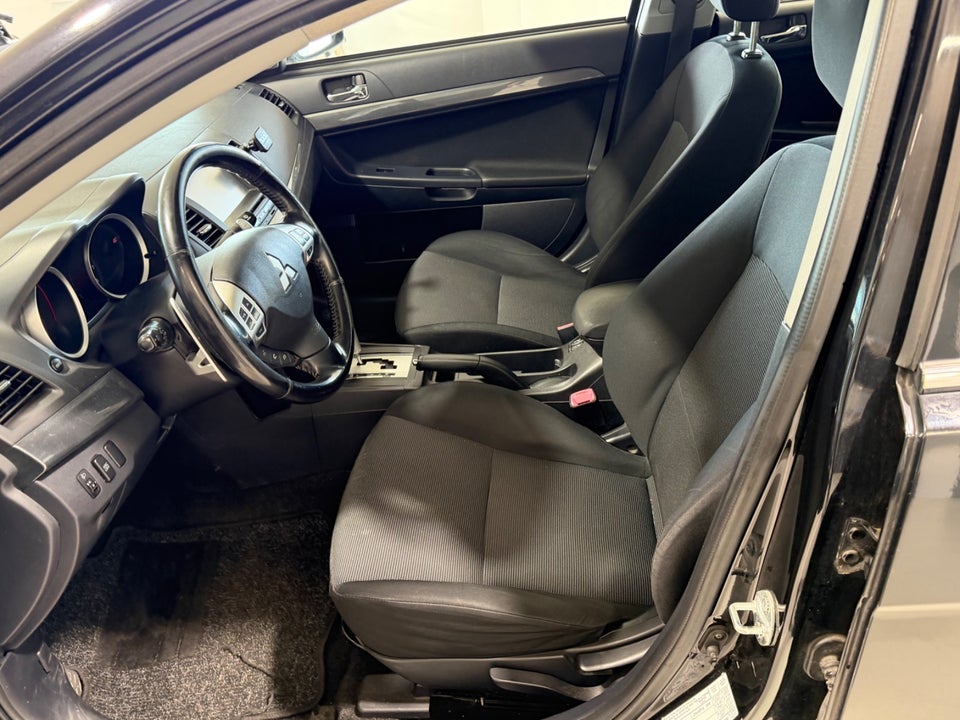 Mitsubishi Lancer 1,8 Intense SportSedan CVT 4d