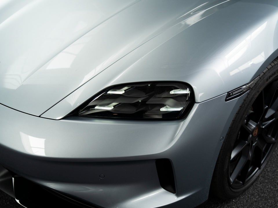 Porsche Taycan Performance+ Black Edition 4d