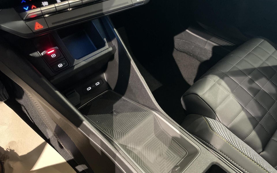 Renault 4 E-Tech 52 Iconic 5d