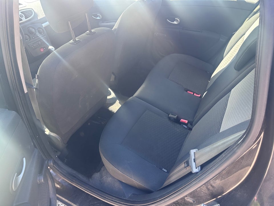 Renault Clio III 1,2 16V Authentique Sport Tourer 5d