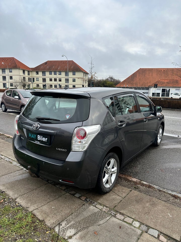 Toyota Verso 2,0 D-4D T1 Skyview 5d