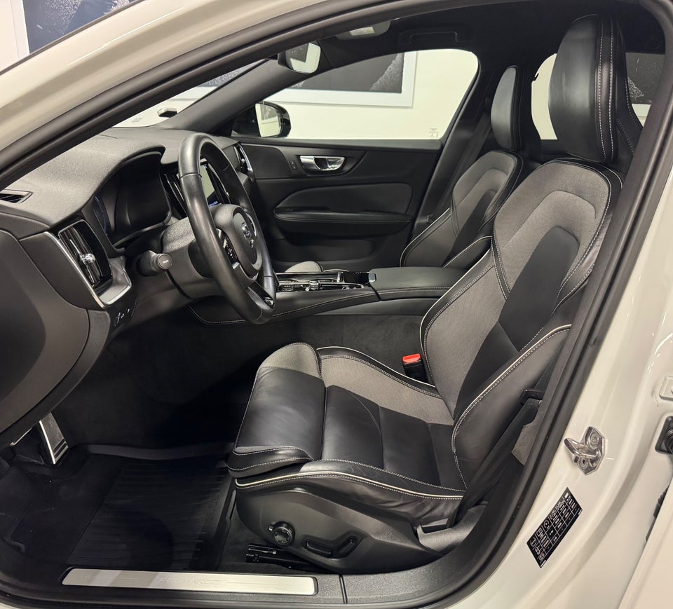 Volvo V60 2,0 T8 ReCharge R-Design aut. AWD 5d