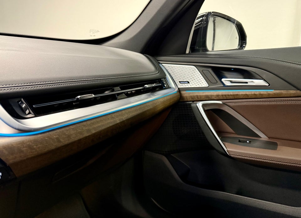 BMW iX1 xDrive30 Fully Charged M-Sport 5d