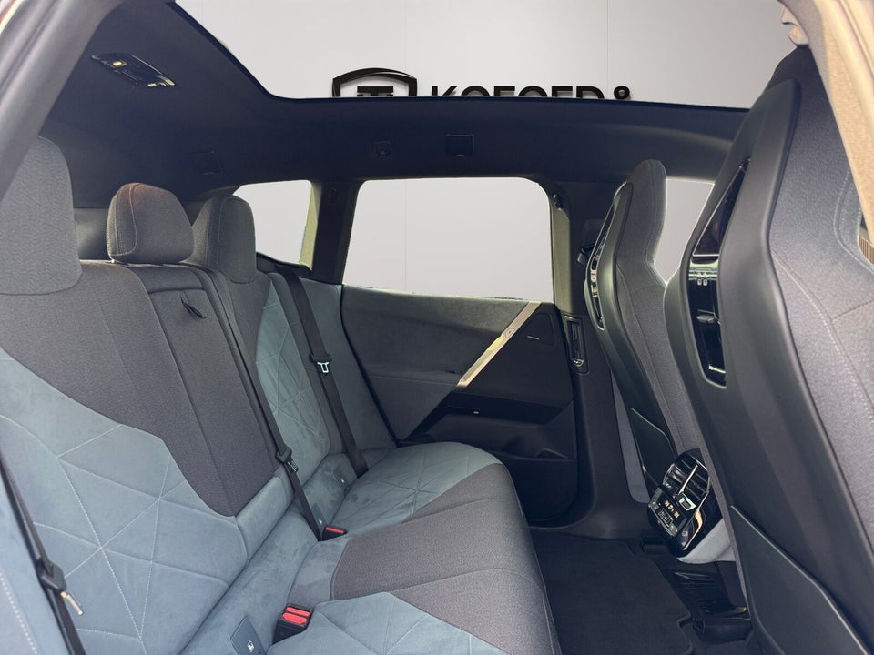 BMW iX xDrive50 Fully Charged 5d