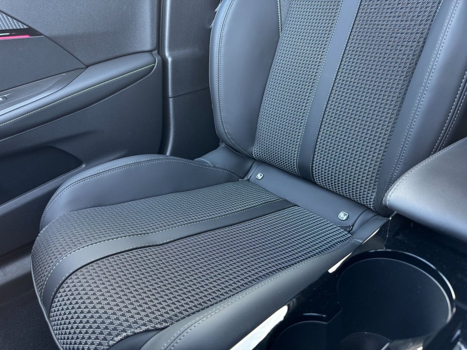 Peugeot e-2008 50 GT 5d