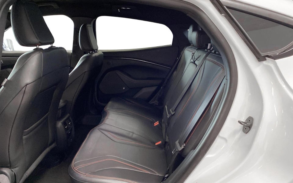 Ford Mustang Mach-E 88 Extended Range AWD 5d