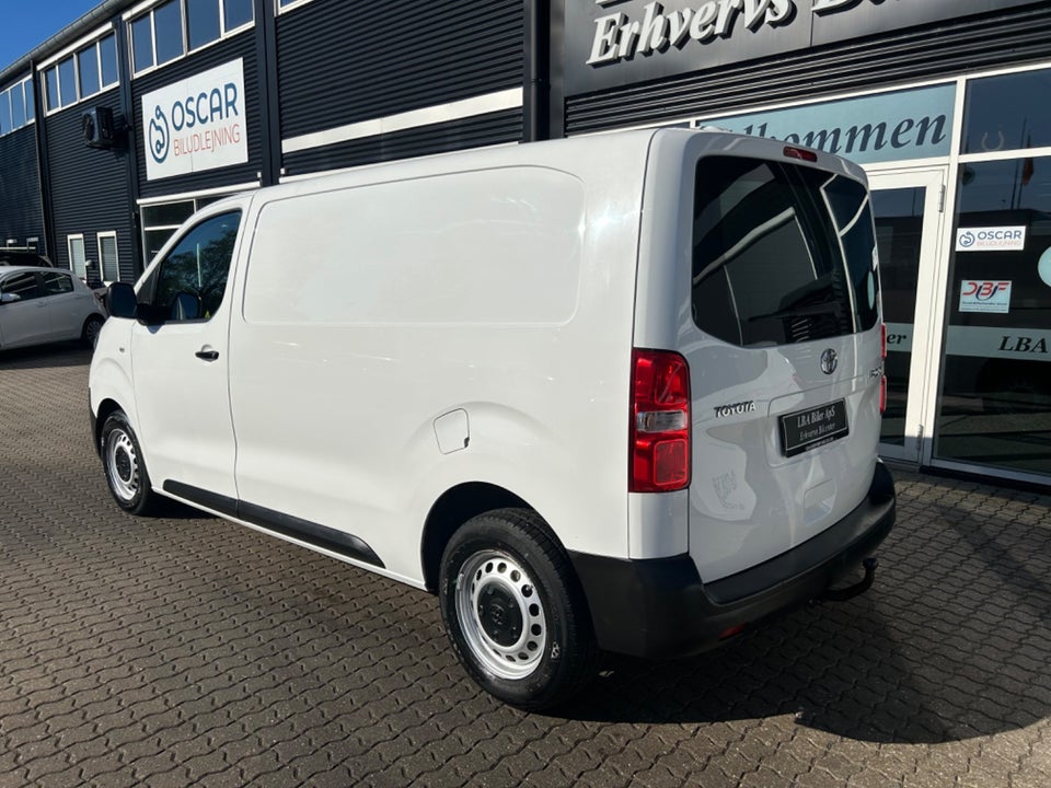 Toyota ProAce 2,0 D 120 Medium Comfort Master aut. 4d