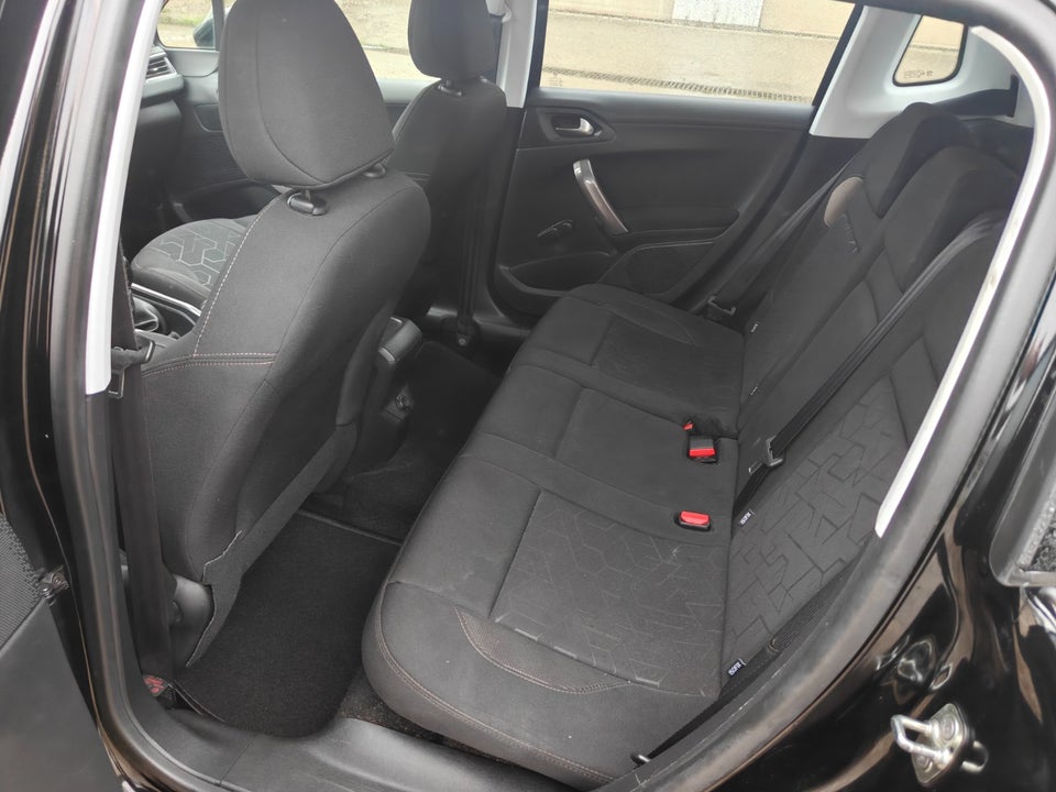 Peugeot 2008 1,2 VTi 82 Allure 5d