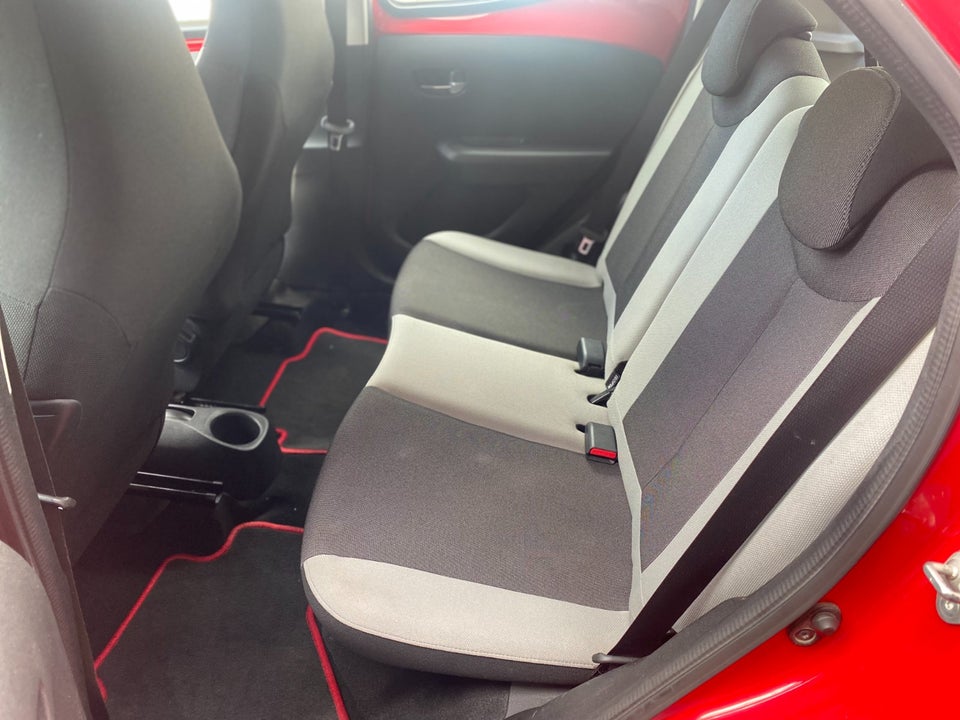 Toyota Aygo 1,0 VVT-i x-black 5d